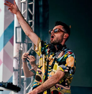 Dj S.K.T's Move It Chart