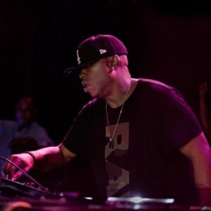 Mike Dunn 15 To The Head, No Cover Up Chart