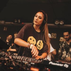 Manda Moor Uppercut Beats Chart