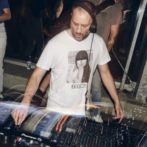 Tom Bug Dernek Chart