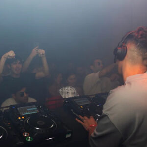 u z z v Keep Rockin' Chart