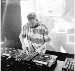 Man With No Shadow Bison Dub Chart